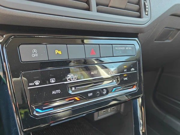 VOLKSWAGEN T-Cross (2023) — foto 9 van 19
