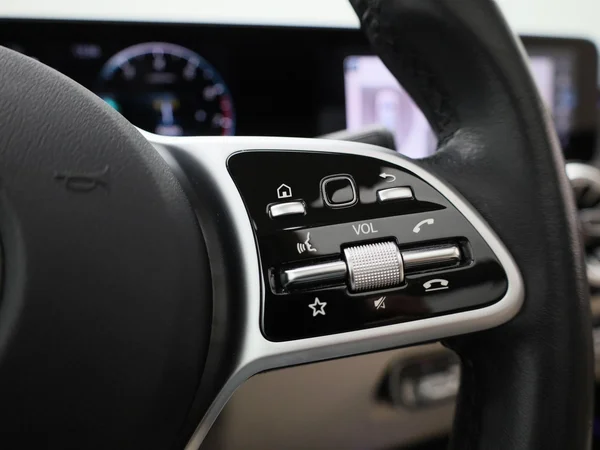 Mercedes-Benz GLB (2021) — foto 13 van 45