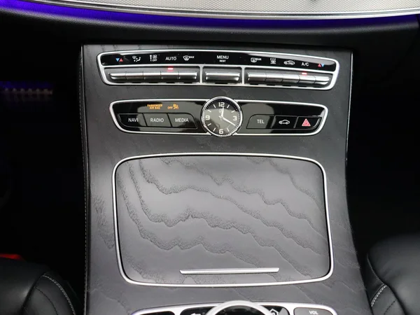 Mercedes-Benz E-Klasse (2020) — foto 11 van 32