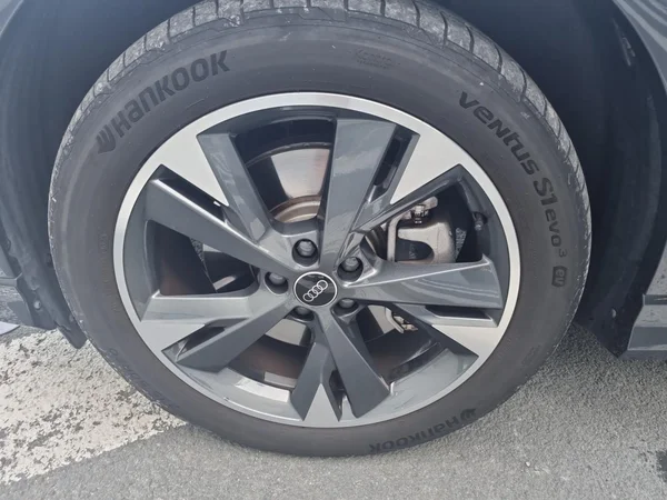 AUDI Q4 e-tron (2025) — foto 16 van 24
