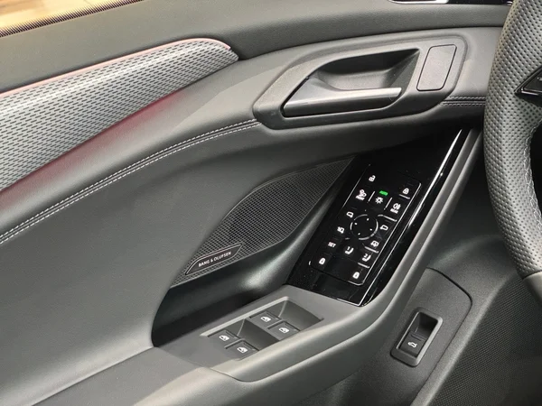 AUDI A6 Avant e-tron (2025) — foto 8 van 22