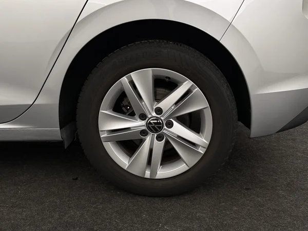 VOLKSWAGEN Golf (2024) — foto 7 van 28