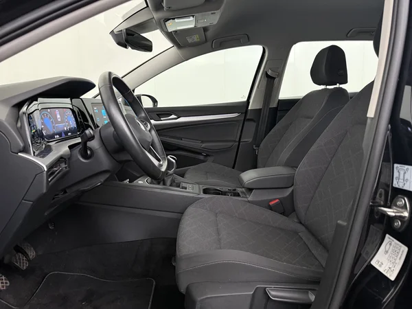 VOLKSWAGEN Golf Variant (2022) — foto 2 van 28