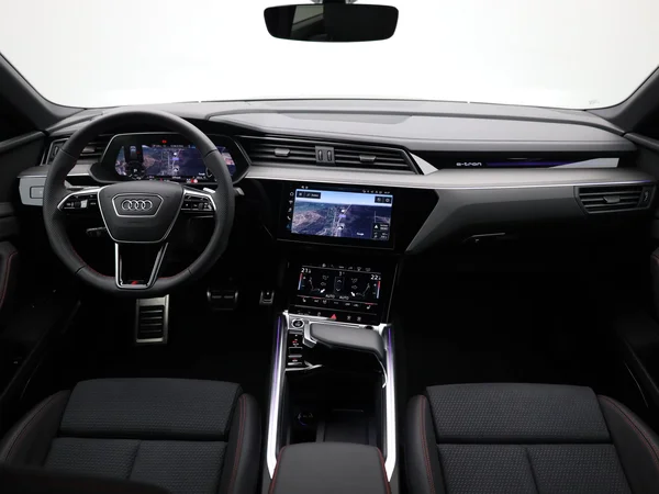 AUDI Q8 e-tron Sportback (2025) — foto 14 van 24
