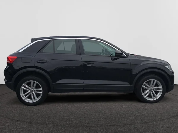 VOLKSWAGEN T-Roc (2021) — foto 2 van 24
