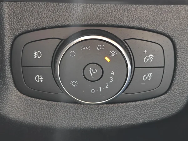 Ford Tourneo Courier (2025) — foto 8 van 18