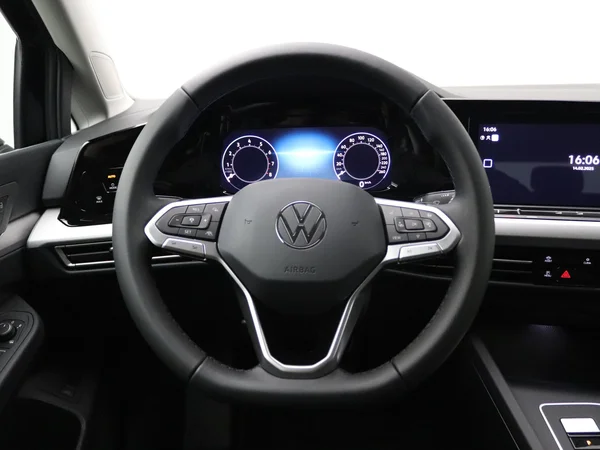 VOLKSWAGEN Golf VIII SW (2024) — foto 17 van 21
