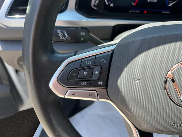 VOLKSWAGEN T-Roc (2023) — foto 4 van 24