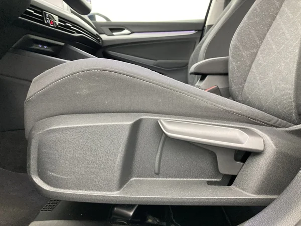 VOLKSWAGEN Golf VIII (2022) — foto 28 van 36