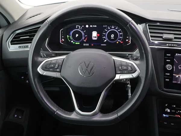 VOLKSWAGEN Tiguan eHybrid (PHEV) (2023) — foto 25 van 26