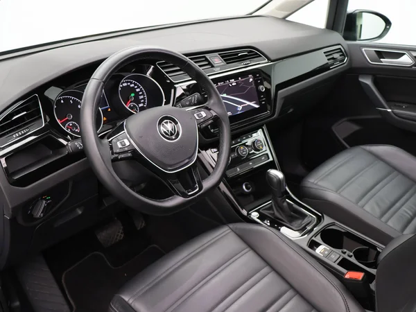 VOLKSWAGEN Touran (2021) — foto 5 van 28