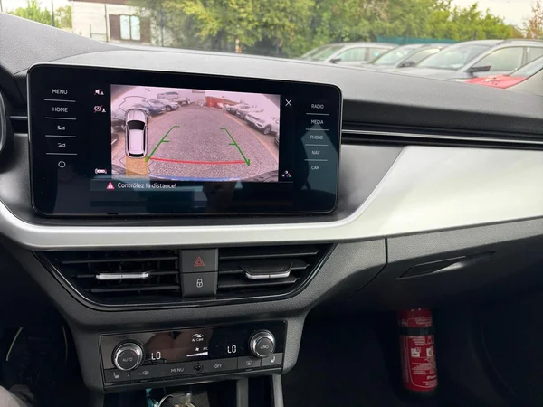 SKODA Kamiq (2022) — foto 2 van 11