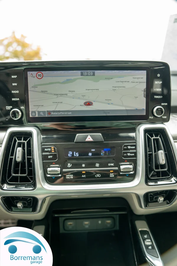 Kia Sorento (2021) — foto 49 van 131