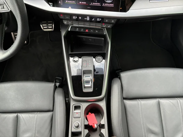AUDI A3 Sportback (2023) — foto 16 van 23