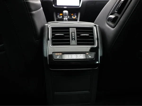 SKODA Superb Combi (2019) — foto 6 van 23