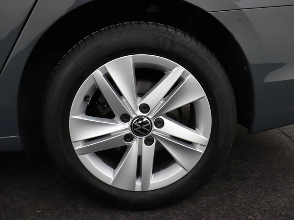 VOLKSWAGEN Golf Variant (2024) — foto 7 van 30