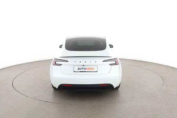 Tesla Model (2025) — foto 12 van 17