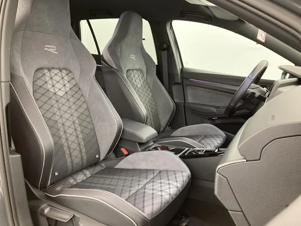 VOLKSWAGEN Golf VIII SW (2024) — foto 22 van 36