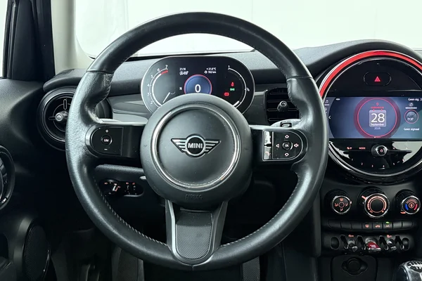 Mini 5 Doors (F55 LCI II) (2021) — foto 2 van 16