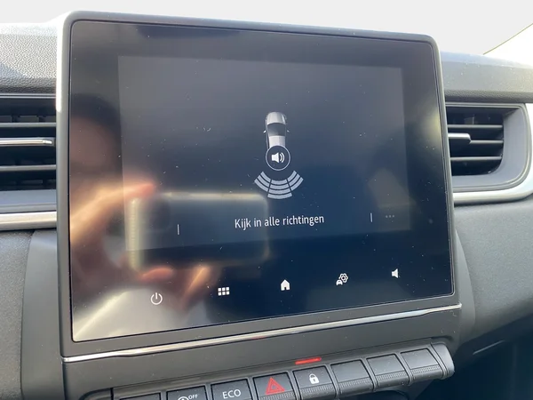 Renault Captur (2022) — foto 10 van 22