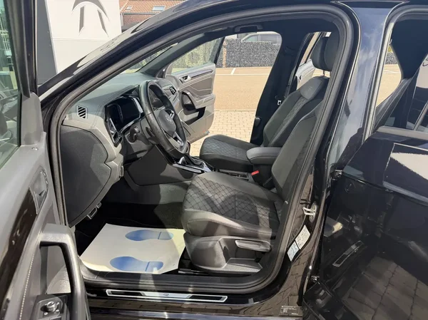Volkswagen T-Roc (2022) — foto 22 van 24