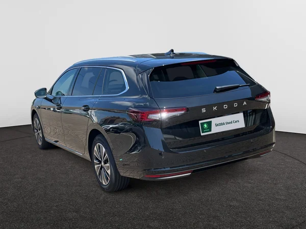 SKODA Superb (2024) — foto 14 van 20
