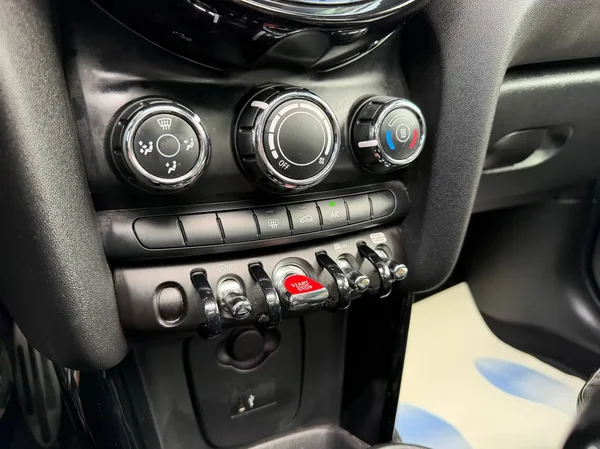 Mini Cooper (2021) — foto 9 van 25