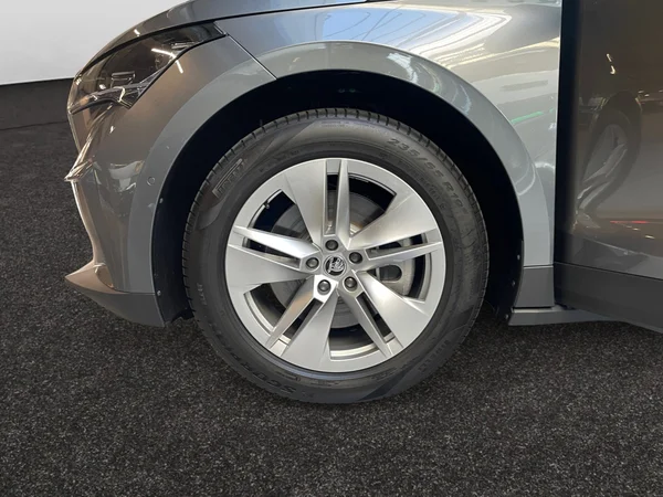 SKODA Enyaq (2025) — foto 15 van 15