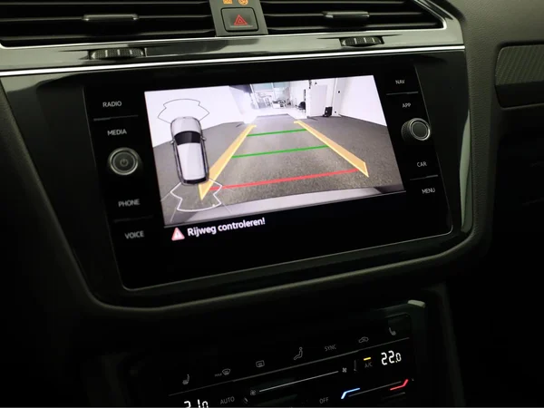VOLKSWAGEN Tiguan (2021) — foto 13 van 23