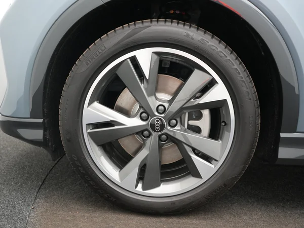 AUDI Q4 e-tron (2025) — foto 11 van 20