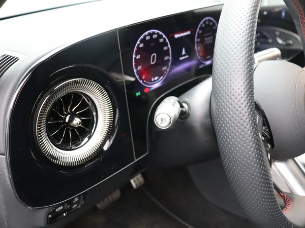 Mercedes-Benz CLA (2025) — foto 2 van 25