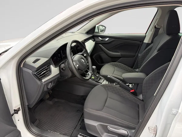 SKODA Kamiq (2022) — foto 8 van 11