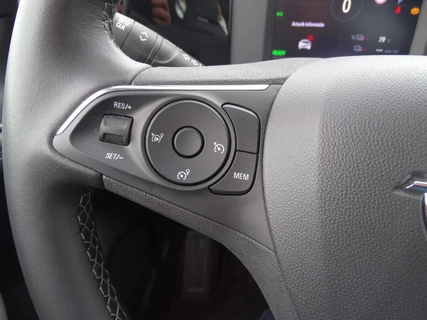 Opel Mokka-e (2024) — foto 17 van 27
