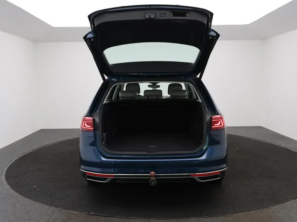 Volkswagen Passat (2023) — foto 14 van 29