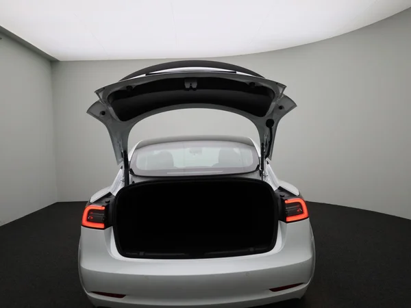 Tesla Model 3 (2022) — foto 2 van 40