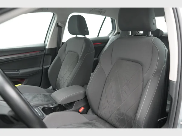 VOLKSWAGEN Golf VIII eHybrid (PHEV) (2021) — foto 27 van 32