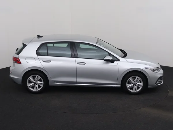 VOLKSWAGEN Golf (2024) — foto 23 van 27
