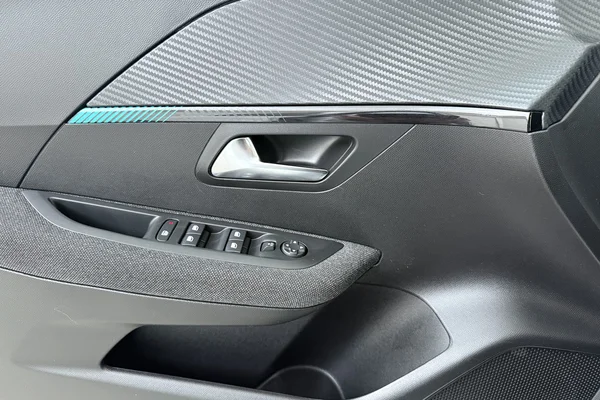 Peugeot 208 (2023) — foto 8 van 17