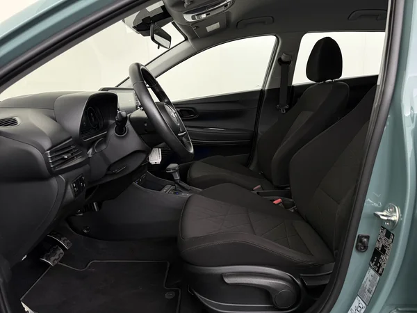 HYUNDAI Bayon (2022) — foto 2 van 25