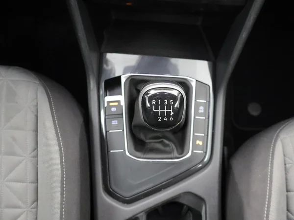 VOLKSWAGEN Tiguan (2022) — foto 14 van 25