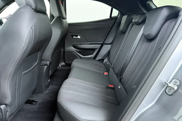 Opel Mokka (2022) — foto 15 van 16