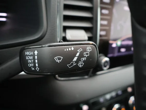 Škoda Karoq (2023) — foto 10 van 30