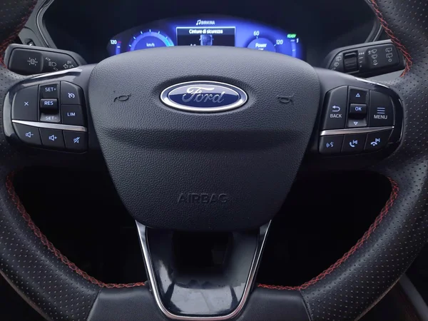 Ford Kuga HEV (2022) — foto 4 van 29