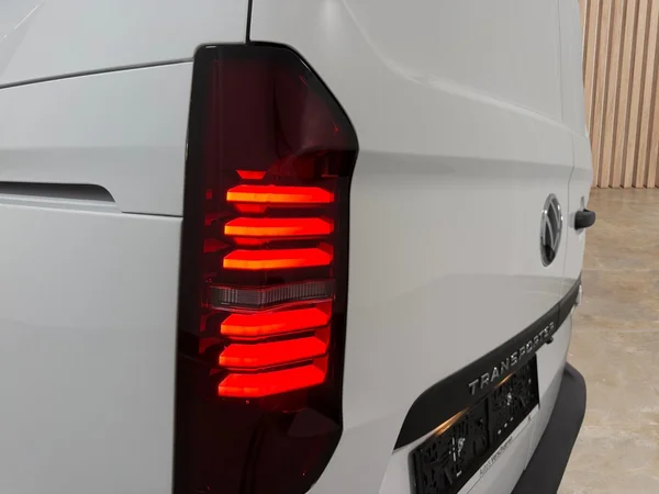 Volkswagen Transporter (2025) — foto 25 van 27