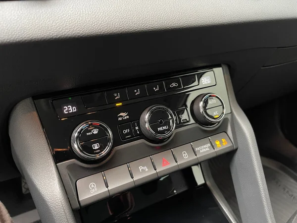 SKODA Karoq (2025) — foto 12 van 12
