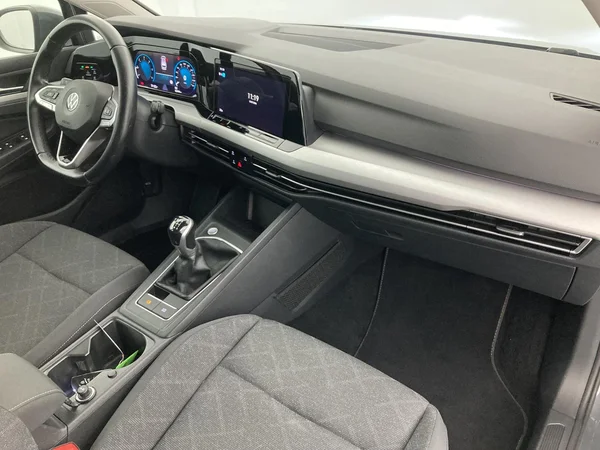 VOLKSWAGEN Golf Variant VIII (2021) — foto 2 van 36