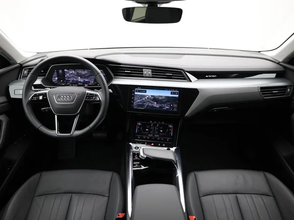 AUDI e-tron Sportback (2023) — foto 2 van 26