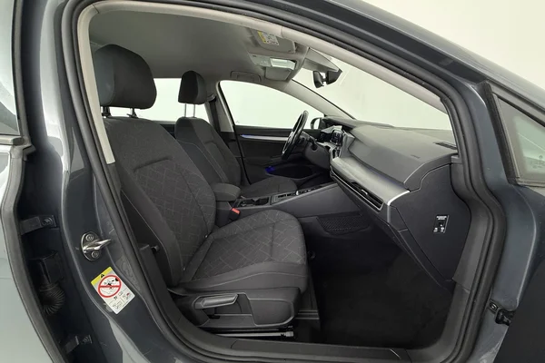 Volkswagen Golf VIII SW (2021) — foto 17 van 42