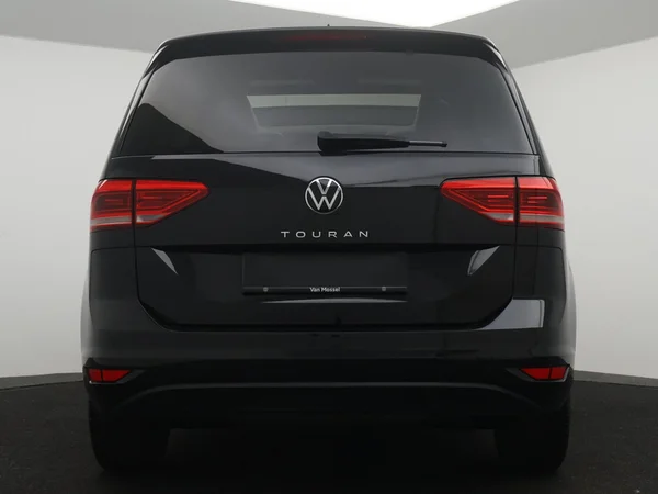 VOLKSWAGEN Touran (2021) — foto 26 van 28