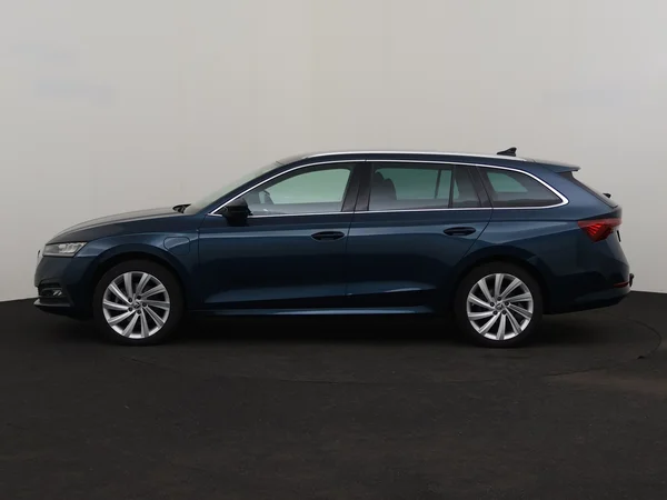 SKODA Octavia (2021) — foto 12 van 32